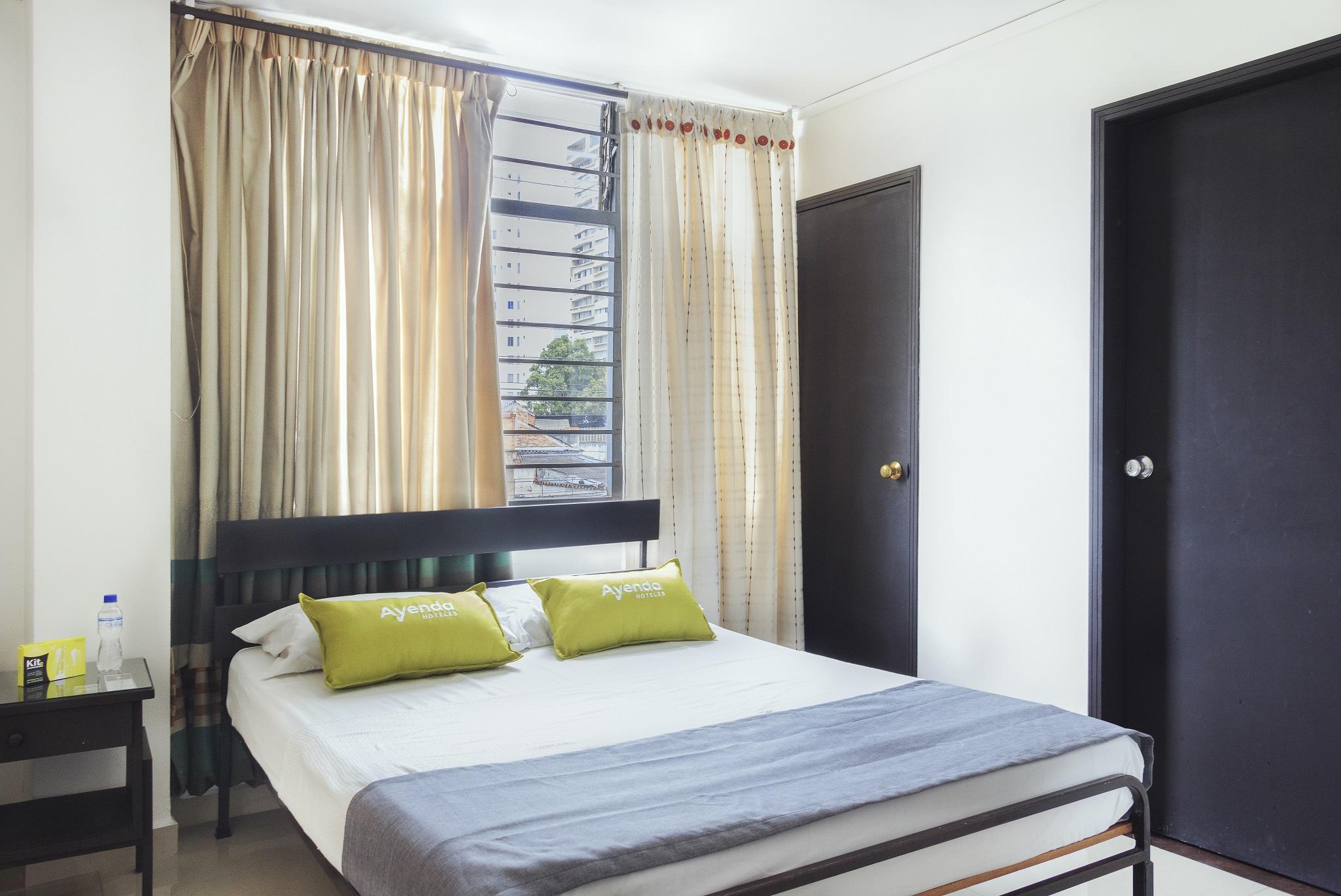 Hotel Colonial Plaza บูการามังกา ภายนอก รูปภาพ
