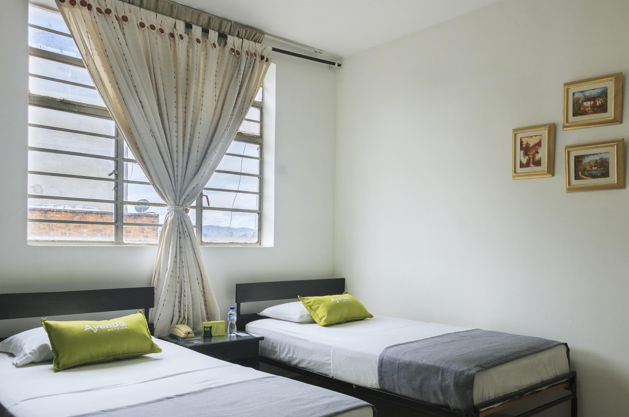 Hotel Colonial Plaza บูการามังกา ภายนอก รูปภาพ