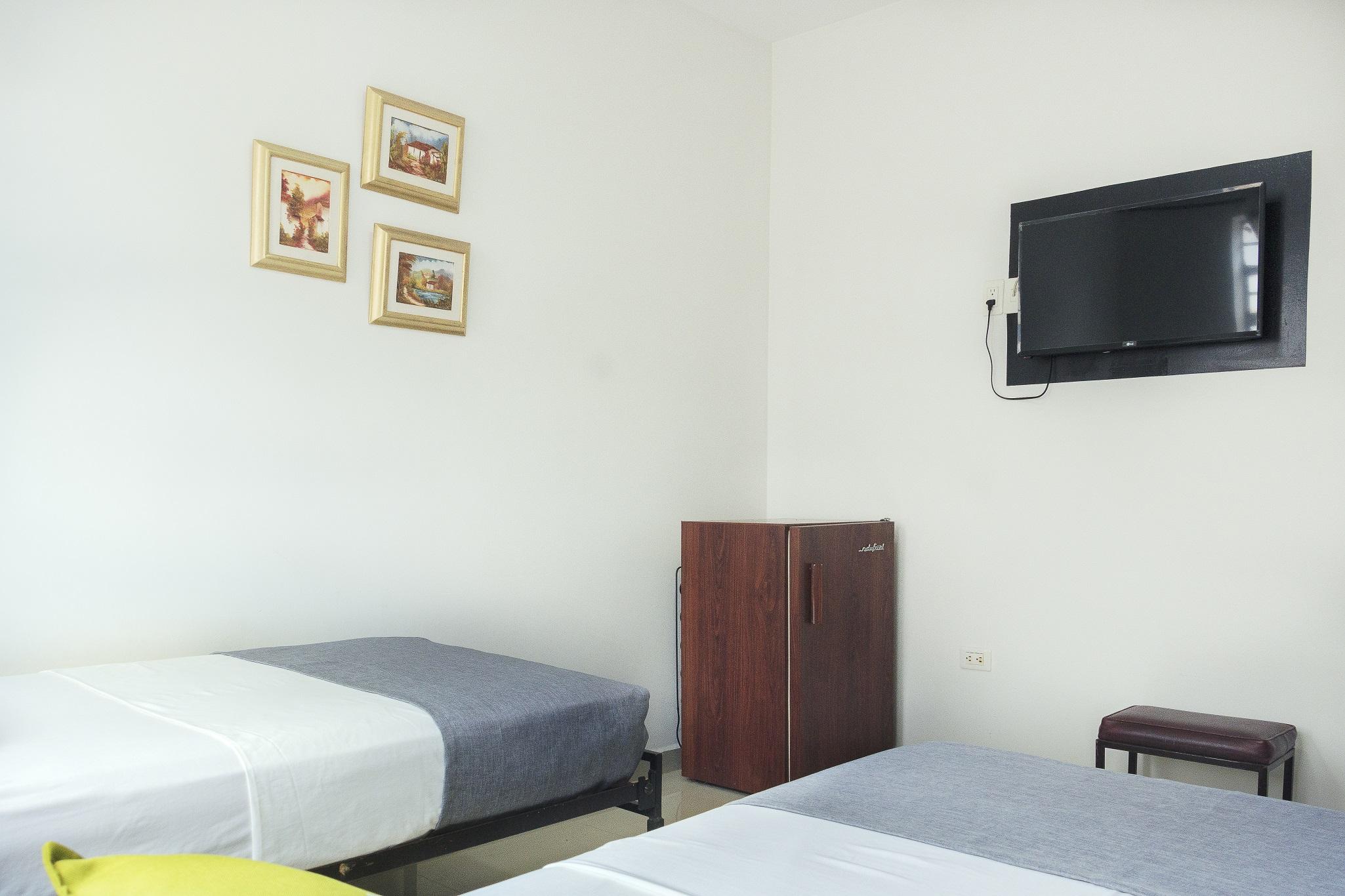 Hotel Colonial Plaza บูการามังกา ภายนอก รูปภาพ