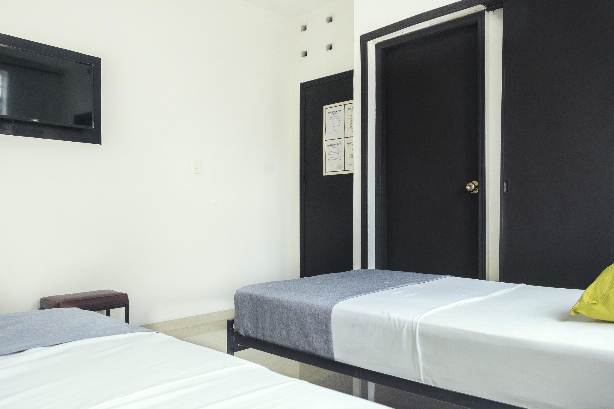 Hotel Colonial Plaza บูการามังกา ภายนอก รูปภาพ