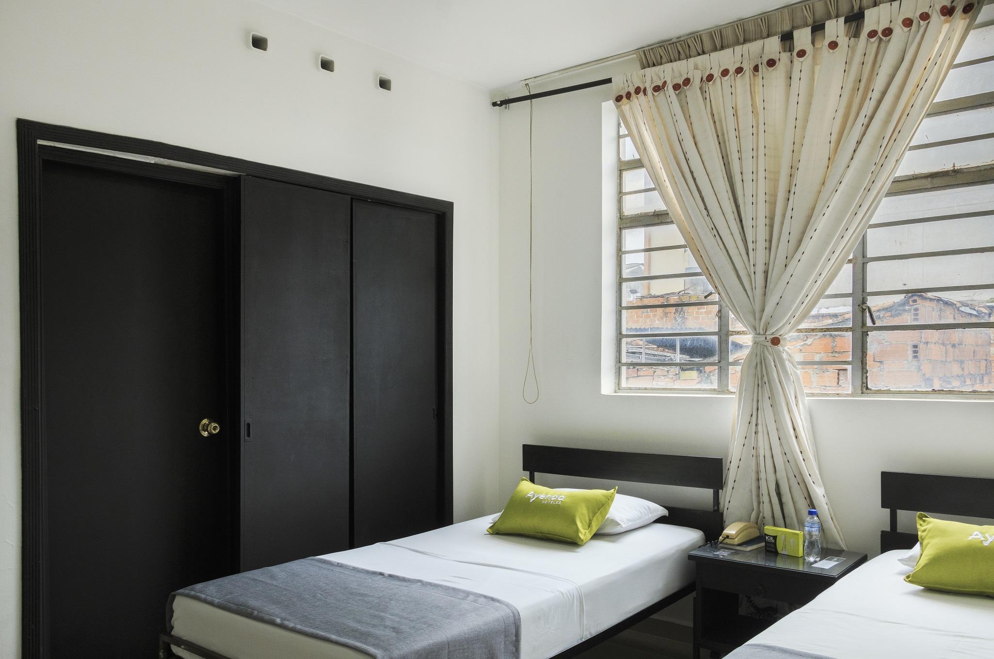 Hotel Colonial Plaza บูการามังกา ภายนอก รูปภาพ