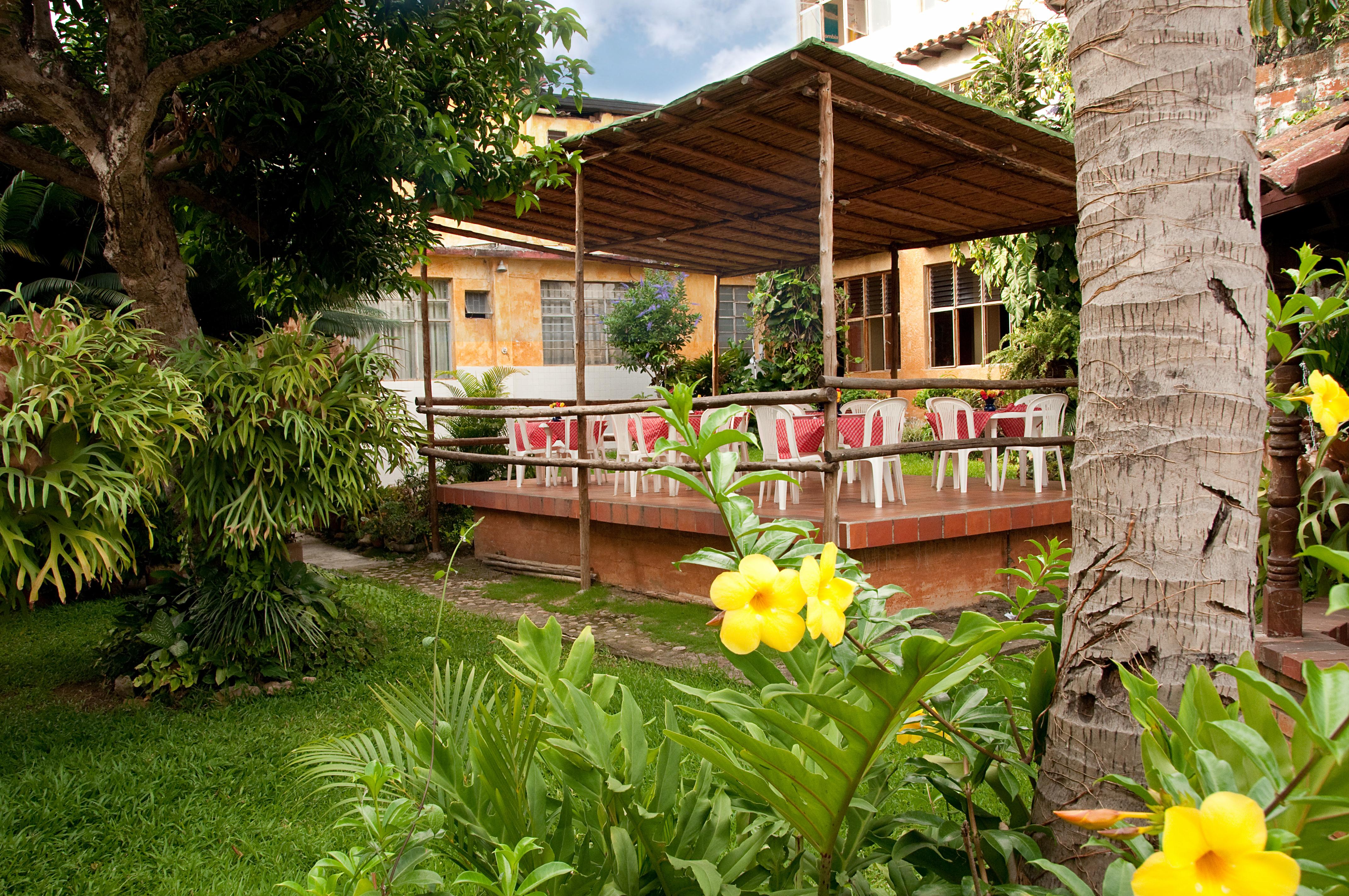 Hotel Colonial Plaza บูการามังกา ภายนอก รูปภาพ