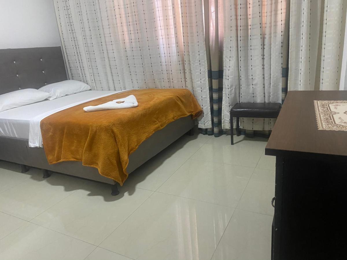 Hotel Colonial Plaza บูการามังกา ภายนอก รูปภาพ