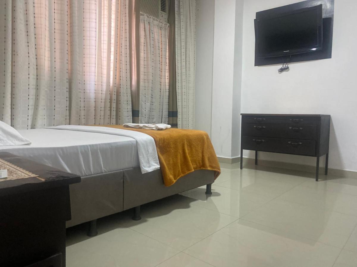 Hotel Colonial Plaza บูการามังกา ภายนอก รูปภาพ