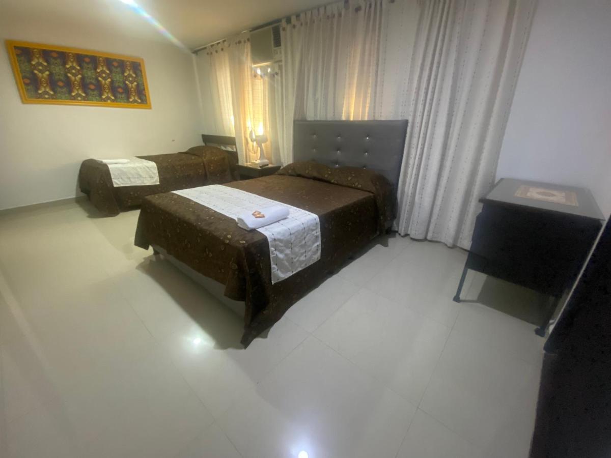 Hotel Colonial Plaza บูการามังกา ภายนอก รูปภาพ