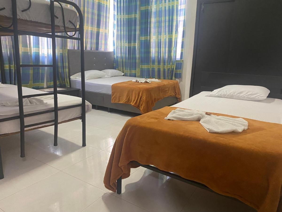Hotel Colonial Plaza บูการามังกา ภายนอก รูปภาพ