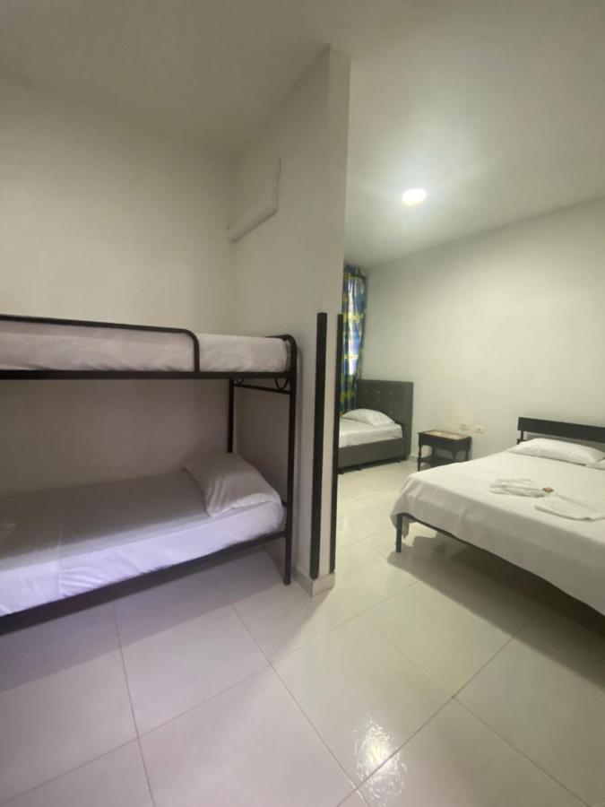 Hotel Colonial Plaza บูการามังกา ภายนอก รูปภาพ