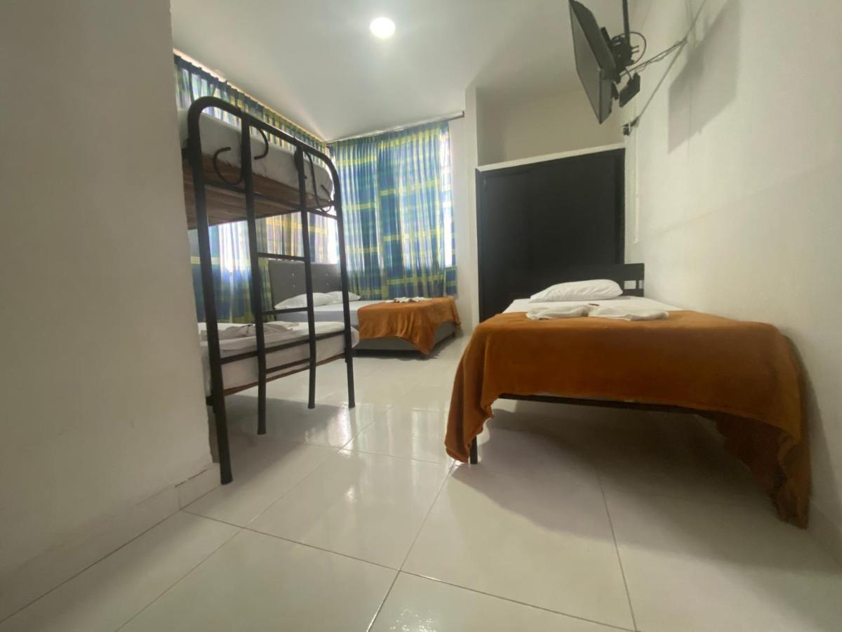Hotel Colonial Plaza บูการามังกา ภายนอก รูปภาพ