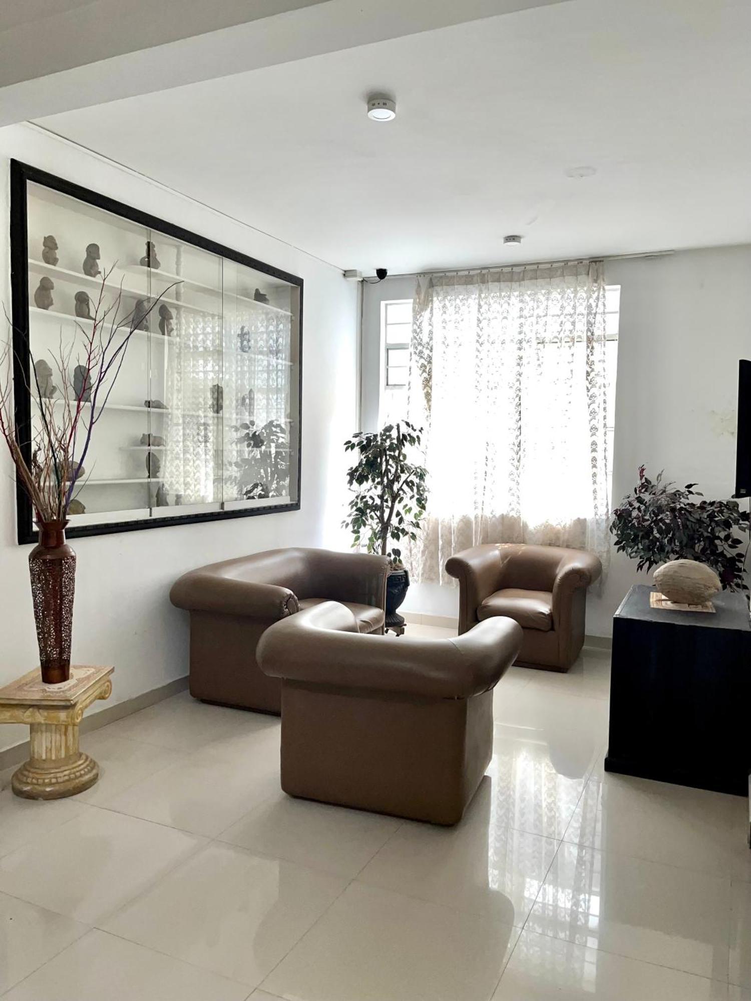 Hotel Colonial Plaza บูการามังกา ภายนอก รูปภาพ