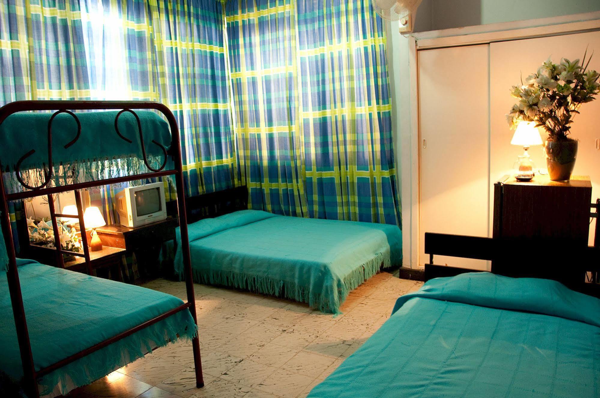 Hotel Colonial Plaza บูการามังกา ภายนอก รูปภาพ