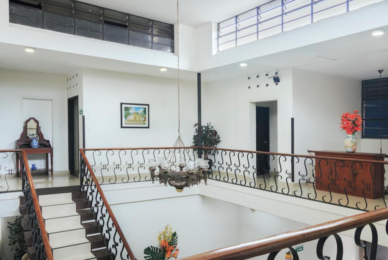 Hotel Colonial Plaza บูการามังกา ภายนอก รูปภาพ