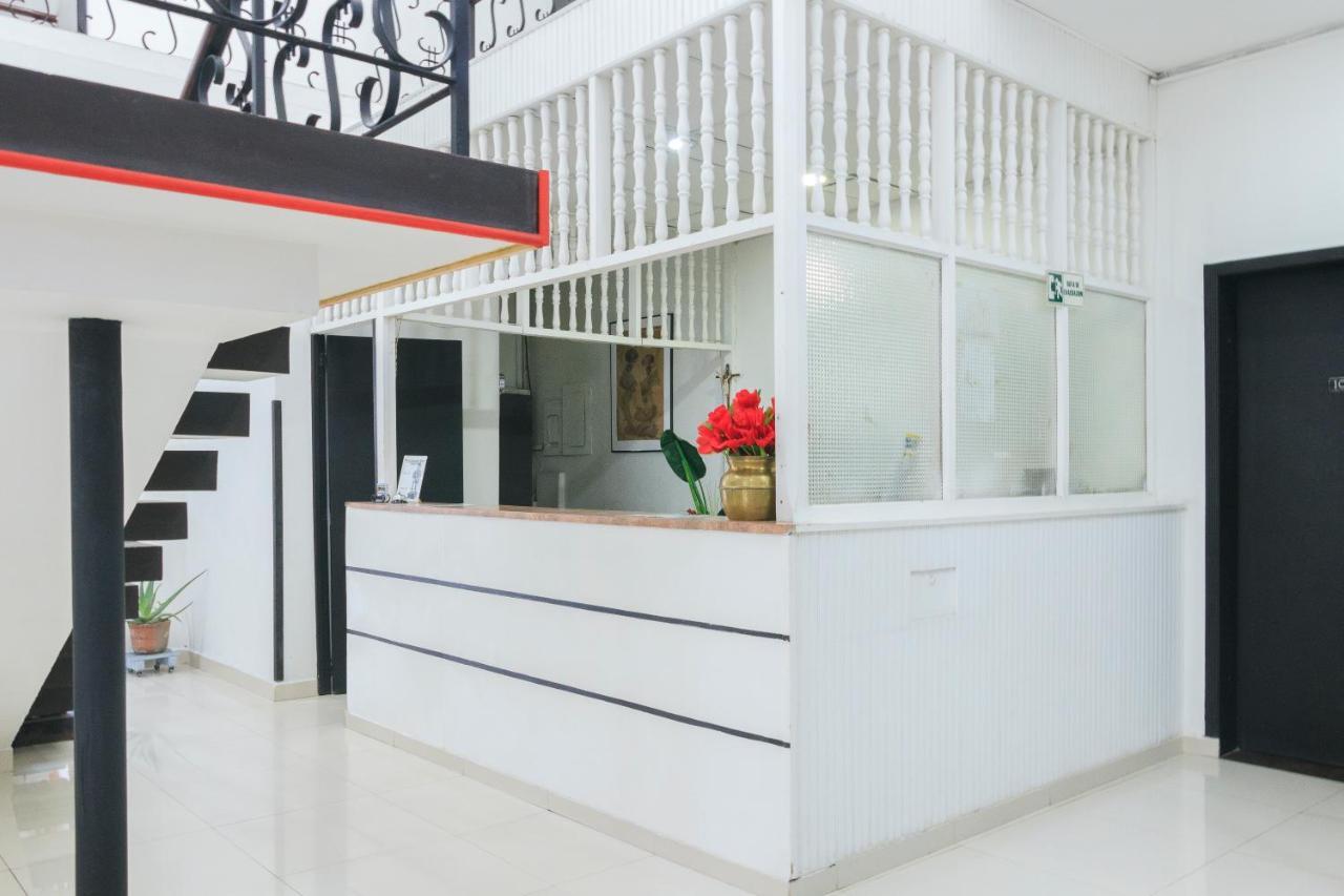 Hotel Colonial Plaza บูการามังกา ภายนอก รูปภาพ