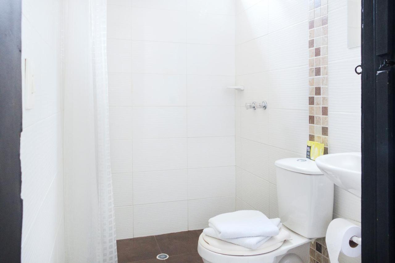 Hotel Colonial Plaza บูการามังกา ภายนอก รูปภาพ