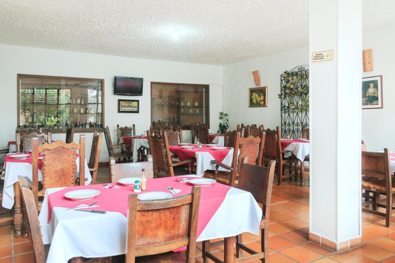 Hotel Colonial Plaza บูการามังกา ภายนอก รูปภาพ